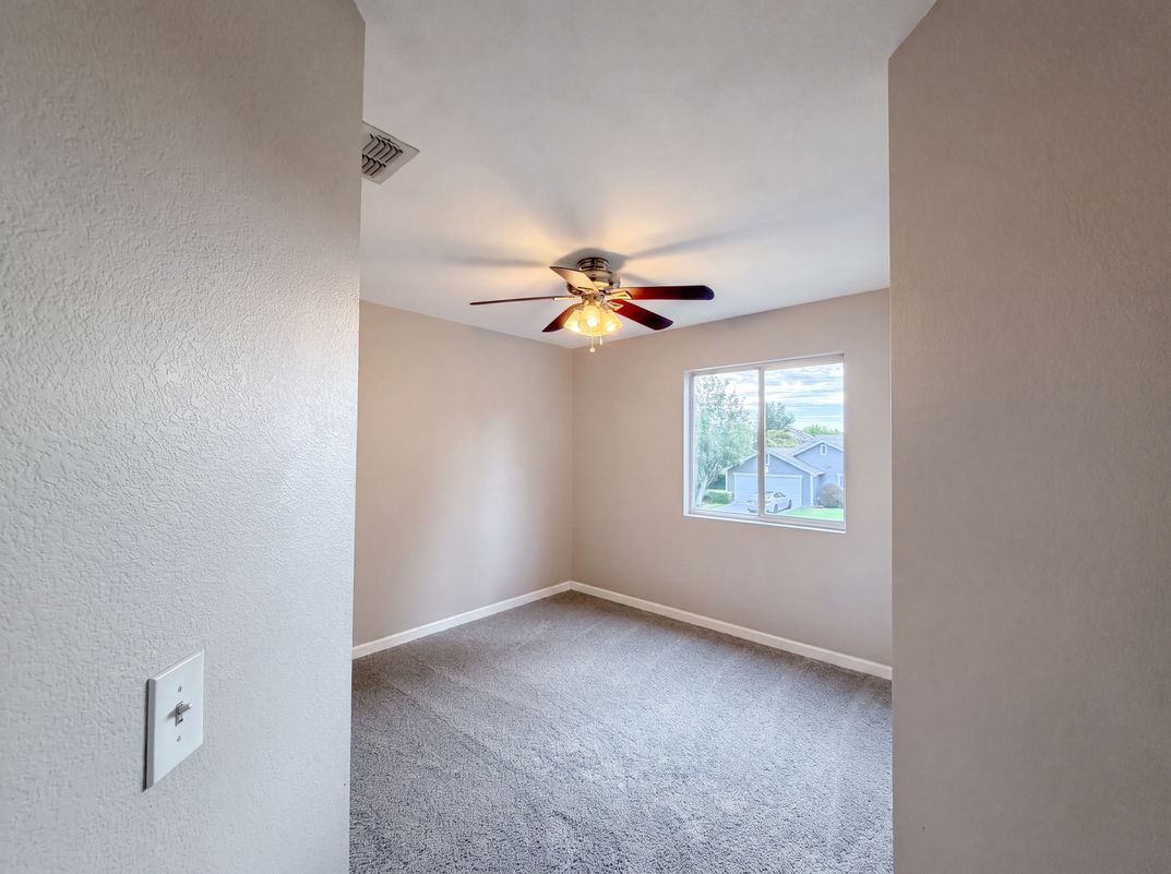 Photo 19 of 38 of 6310 Laguna Mirage Ln, Elk Grove, CA