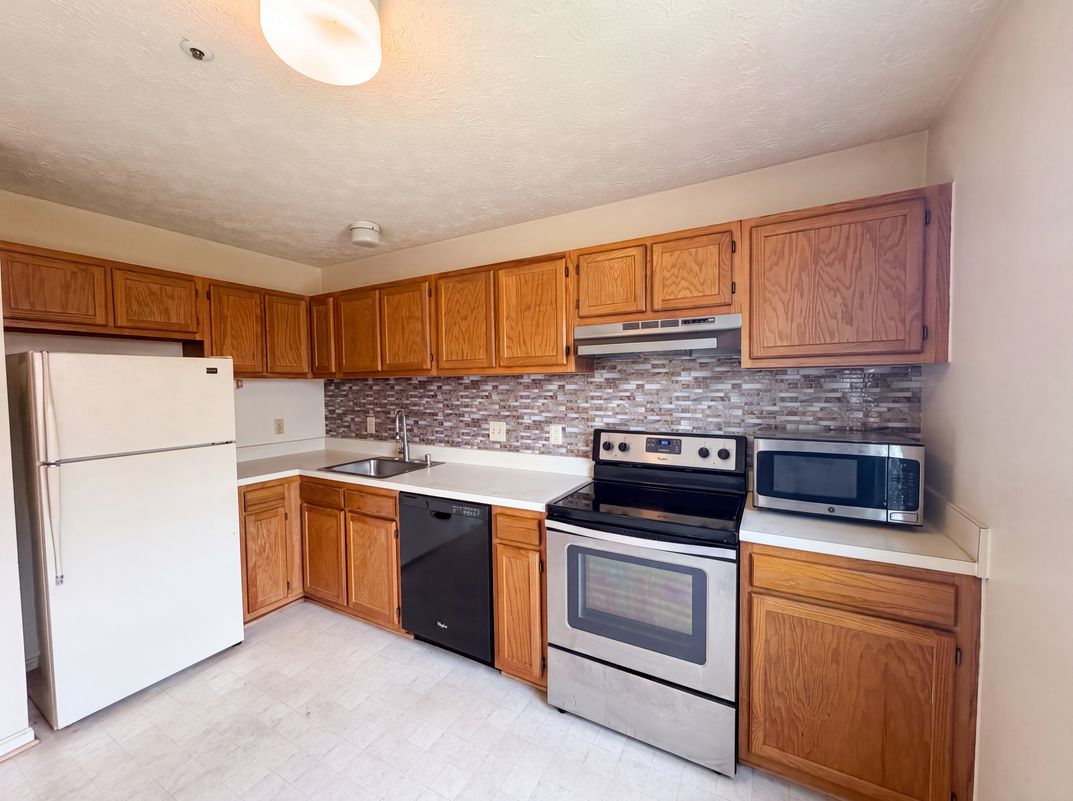 Photo 6 of 17 of 2726 Crestwick Pl, District Heights, MD
