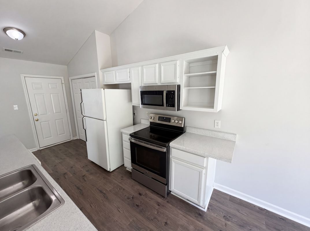 Photo 6 of 23 of 2405 Celosia Dr, Charlotte, NC