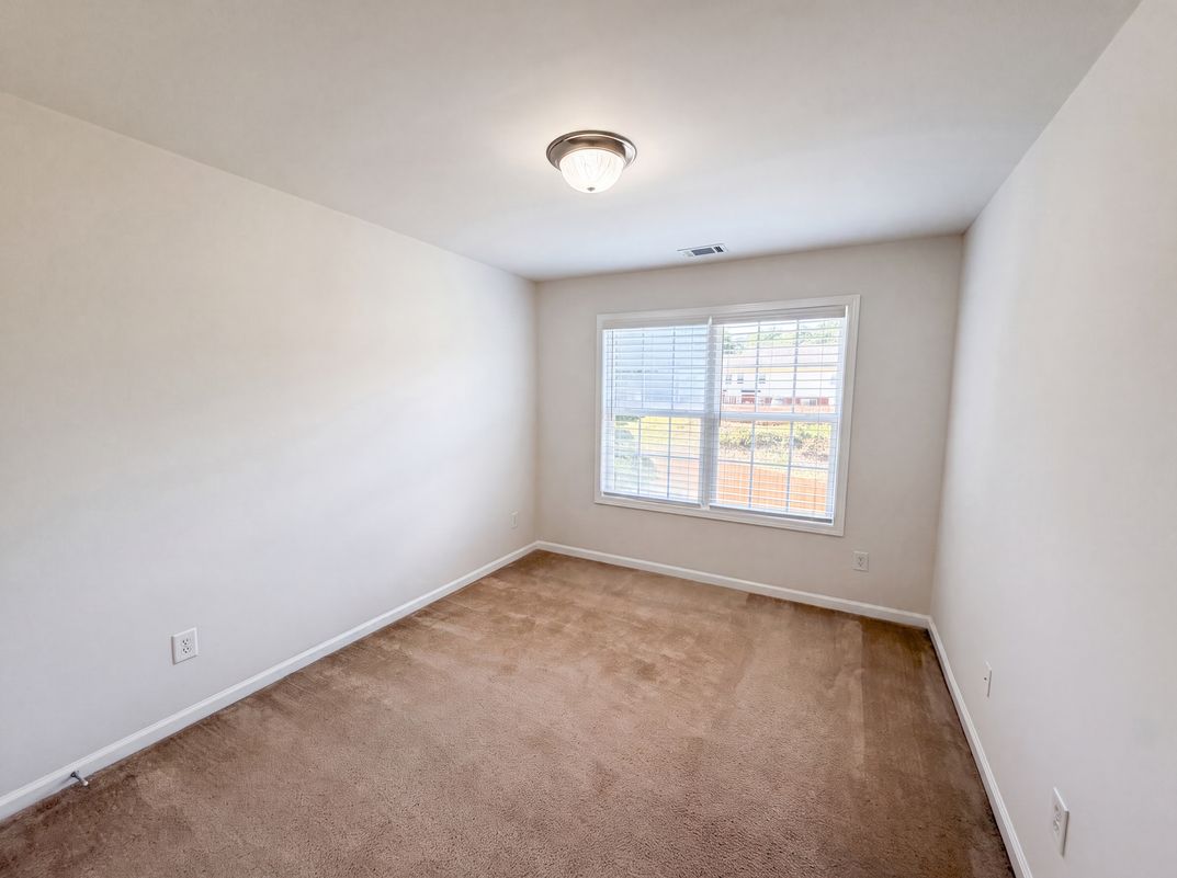 Photo 11 of 23 of 1019 Ivydale Cir, Lawrenceville, GA