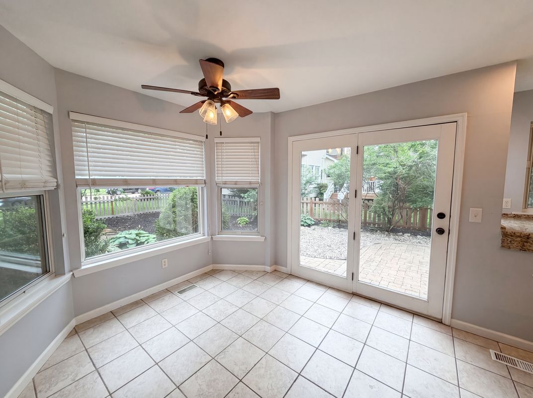 Photo 8 of 31 of 16201 Surfview Ct, Grover, MO