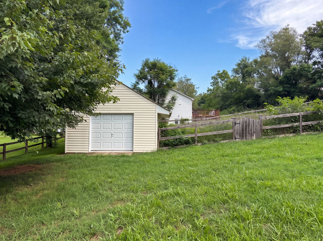 Photo 20 of 22 of 8749 Christopher Ln, Warrenton, VA