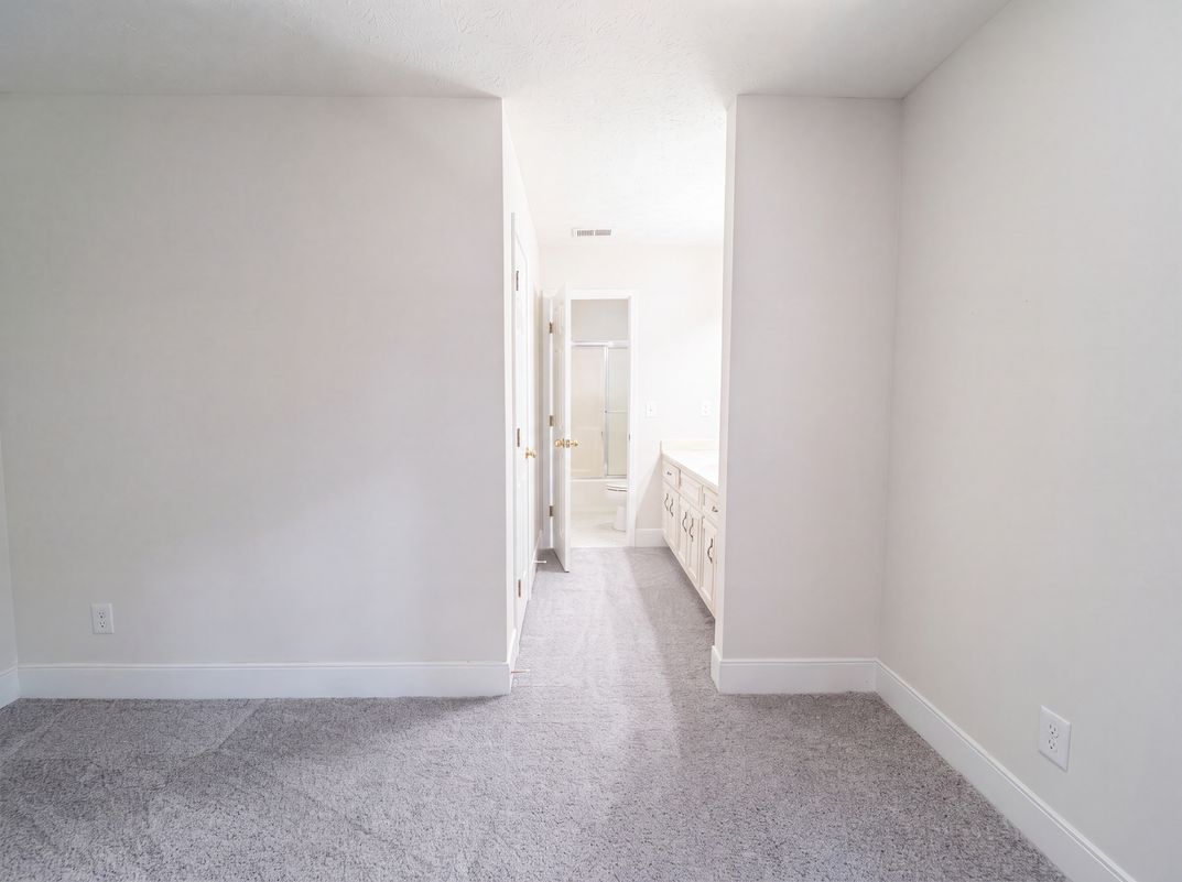 Photo 13 of 29 of 4379 Inns Brook Dr, Snellville, GA