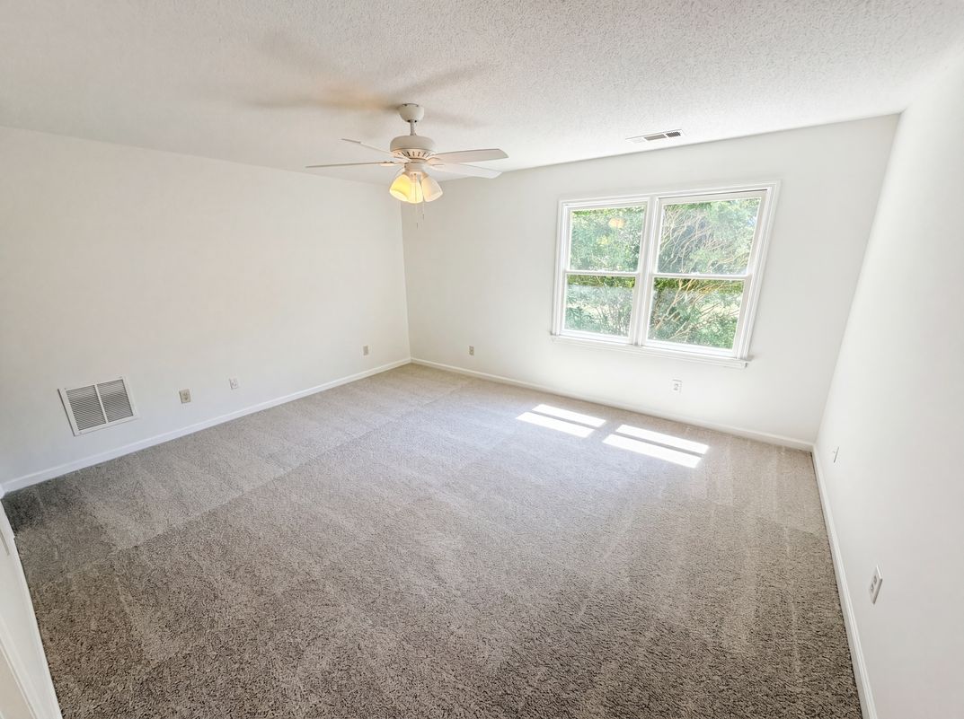 Photo 13 of 26 of 1150 Magnolia Way SE, Smyrna, GA