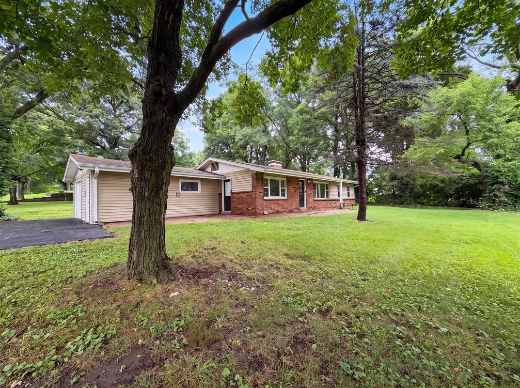 Photo 19 of 21 of 925 Woodcrest Ln, Hazelwood, MO