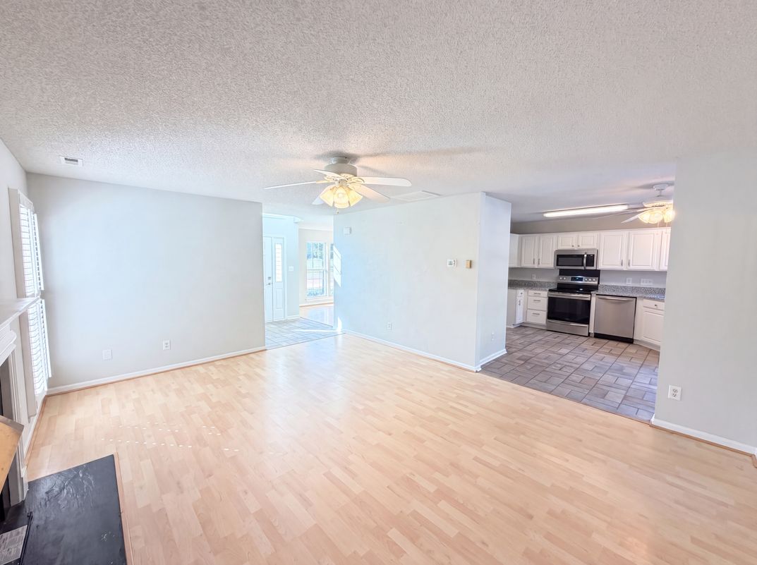 Photo 7 of 21 of 3016 Wyntree Ct, Matthews, NC