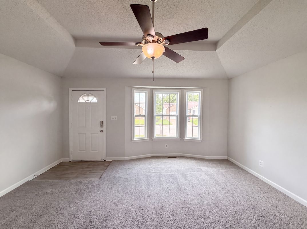 Photo 3 of 17 of 234 Grassmire Dr, Clarksville, TN