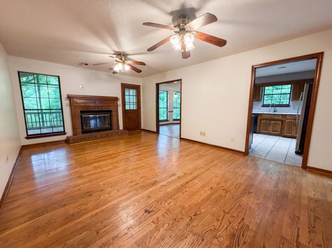 Photo 3 of 24 of 1223 6th St, Pleasant Grove, AL