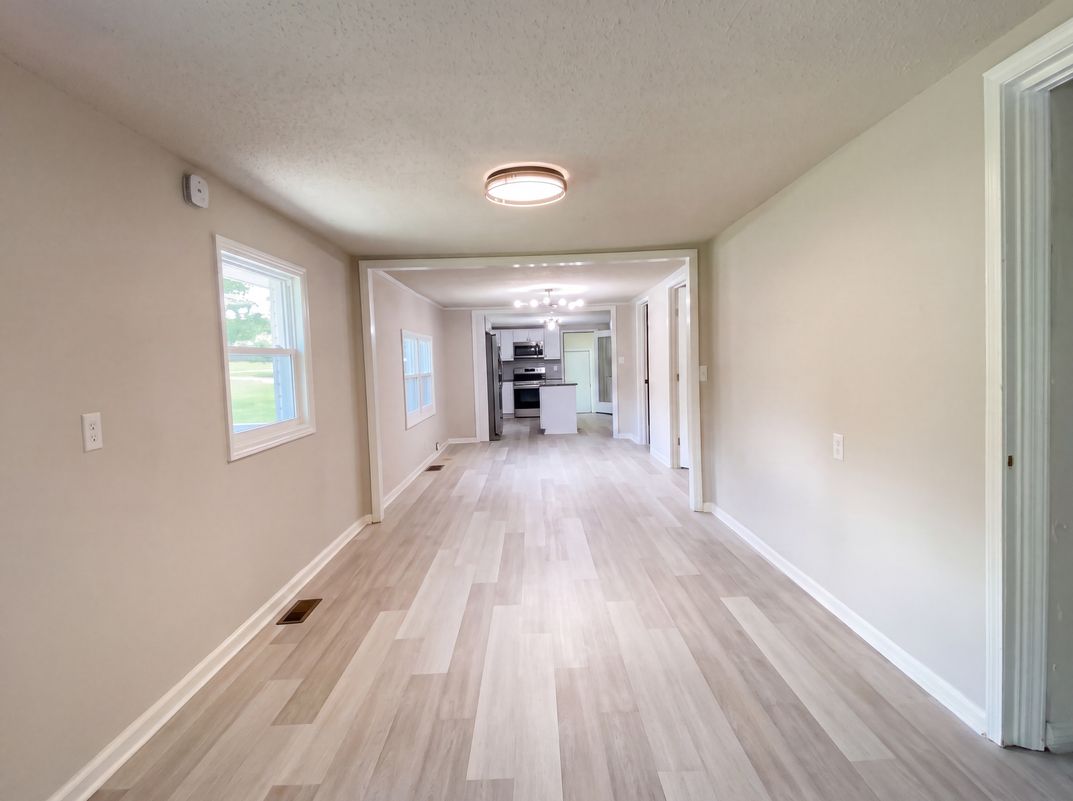 Photo 8 of 32 of 630 S Lee St, Batesburg, SC
