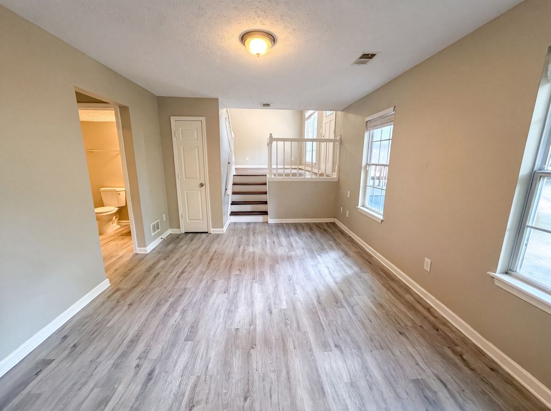 Photo 3 of 19 of 5067 Redan Rd, Stone Mountain, GA