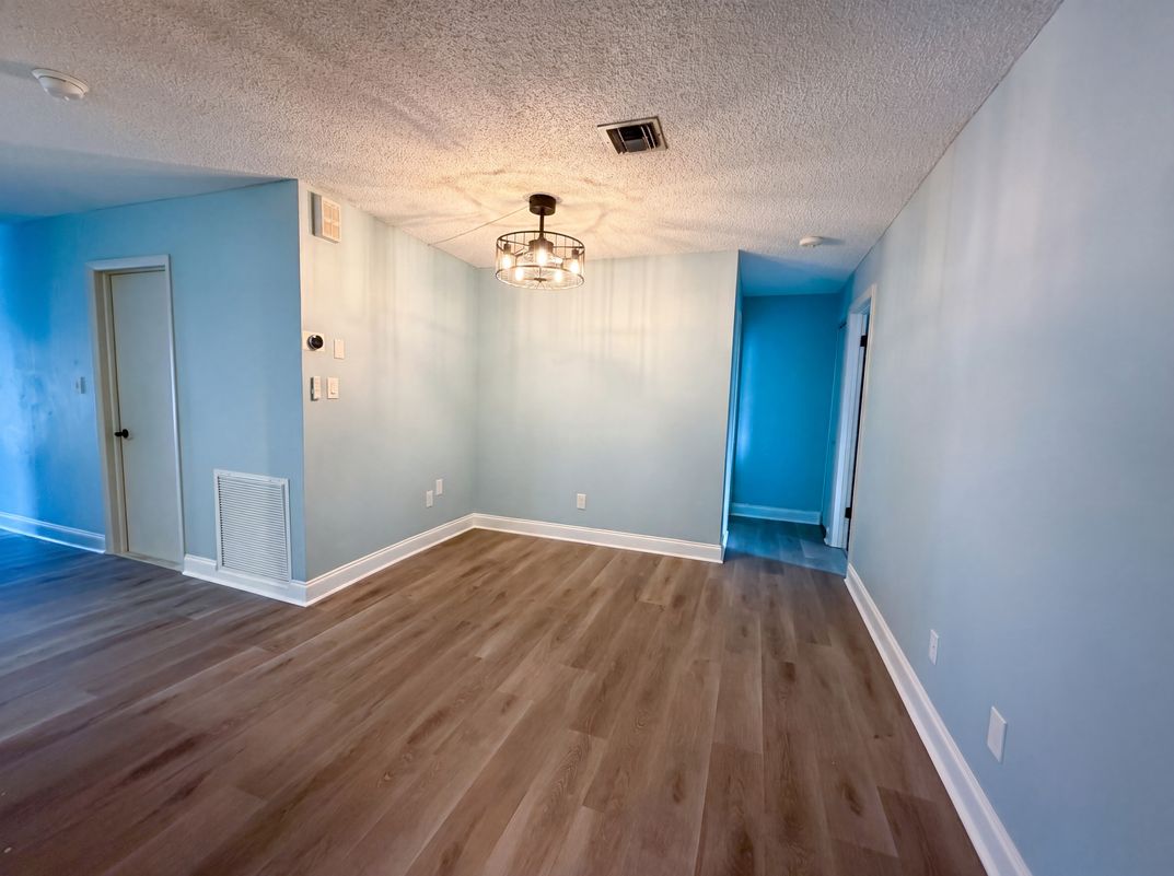 Photo 16 of 21 of 9605 NW 81st St, Tamarac, FL