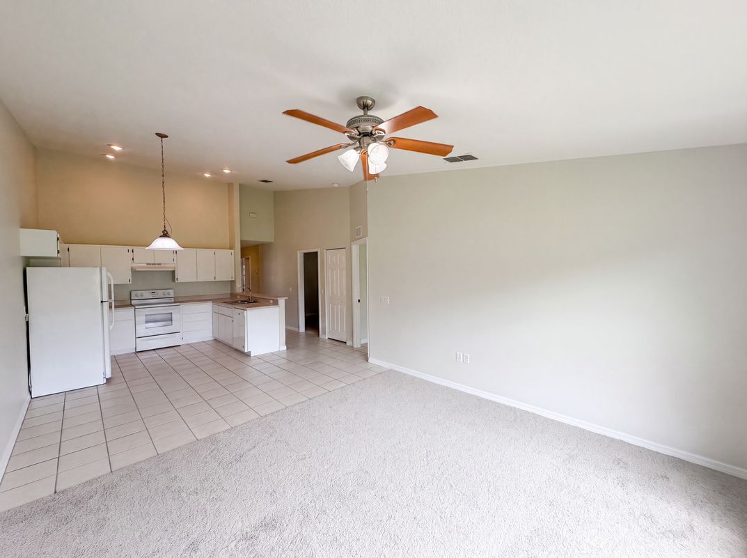 Photo 8 of 27 of 37209 Grassy Hill Ln, Dade City, FL