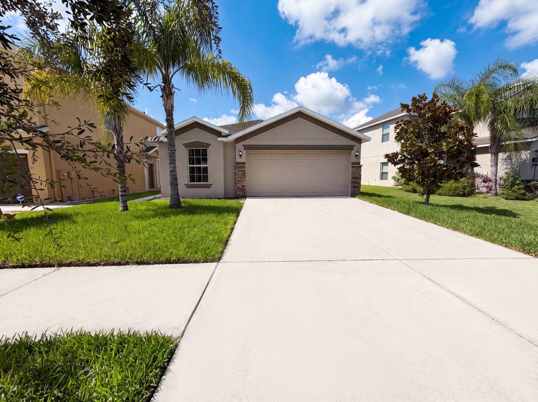Photo 6 of 28 of 1969 Hawks View Dr, Ruskin, FL