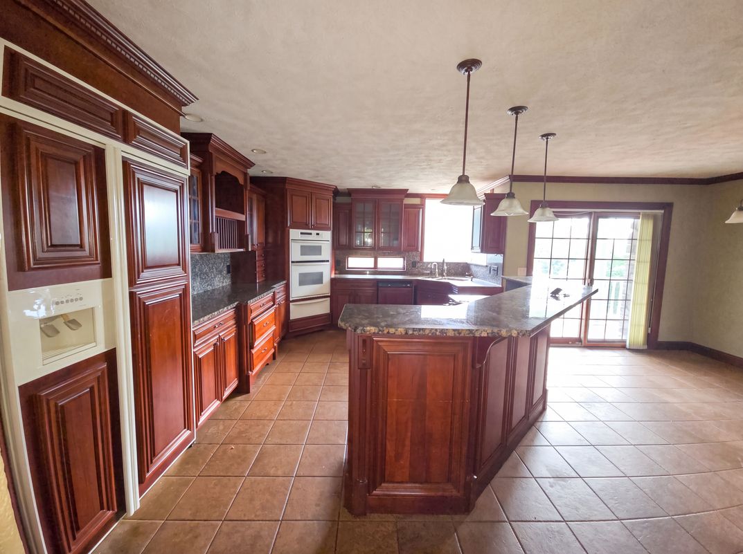 Property photo 2 of 2217 Valley View Dr S