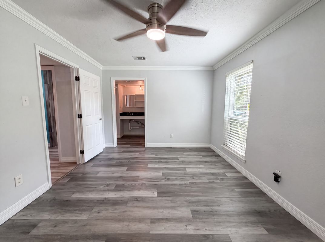 Photo 13 of 21 of 9314 Deanwood St, Houston, TX
