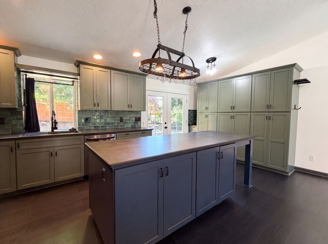 Photo 6 of 17 of 37685 Sandy Heights St, Sandy, OR