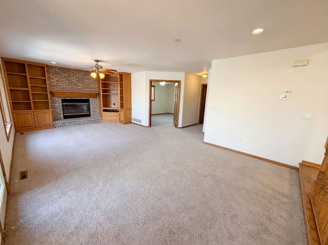Photo 3 of 38 of 8433 Upland Ln N, Maple Grove, MN