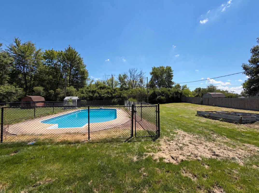 Photo 18 of 19 of 2883 S Wollenweber Rd, New Palestine, IN