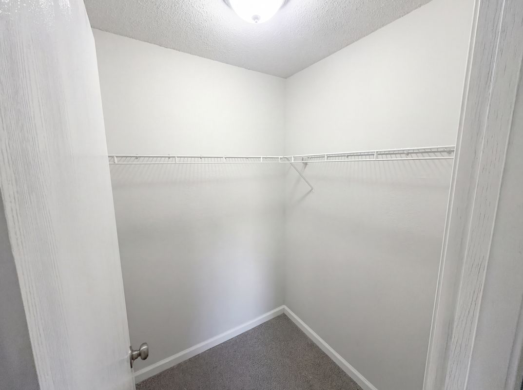 Photo 14 of 20 of 6654 Hazelhatch Dr, Indianapolis, IN
