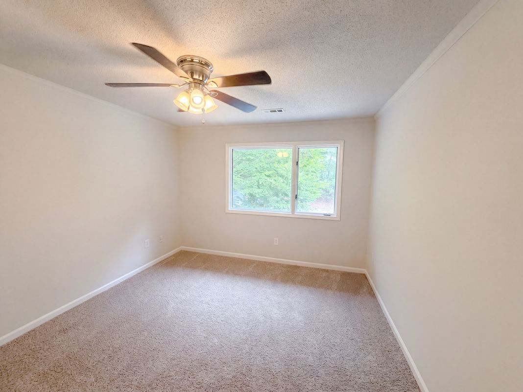 Photo 8 of 16 of 4305 Kaplan Dr, Raleigh, NC