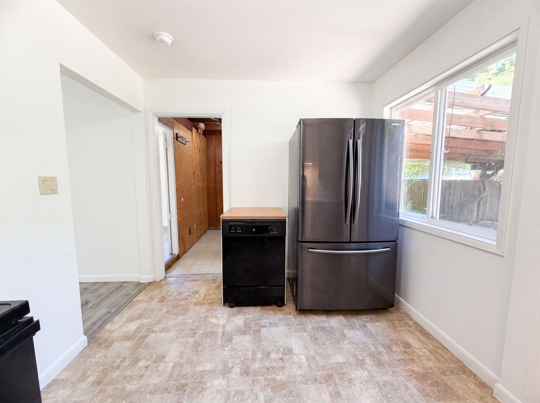 Photo 8 of 16 of 4219 SE Ellis St, Portland, OR