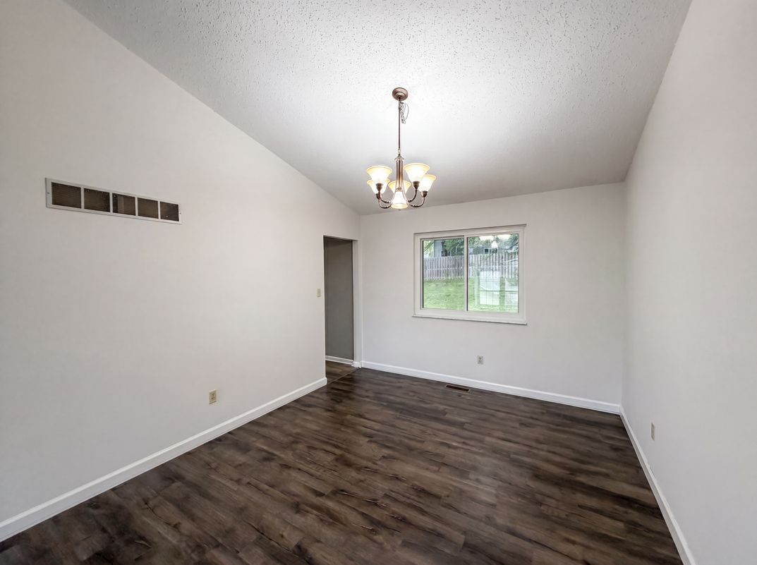 Photo 7 of 20 of 743 Eaglebrooke Dr, Ballwin, MO