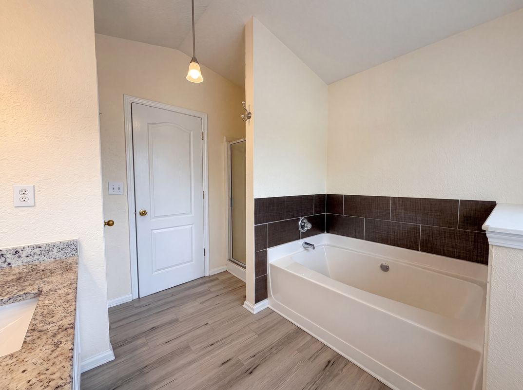 Photo 6 of 18 of 5080 Windsor Forrest Ln, Atlanta, GA
