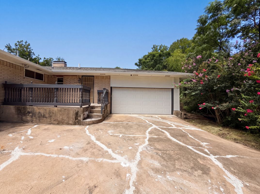 Photo 5 of 22 of 3423 Willow Crest Ln, Dallas, TX