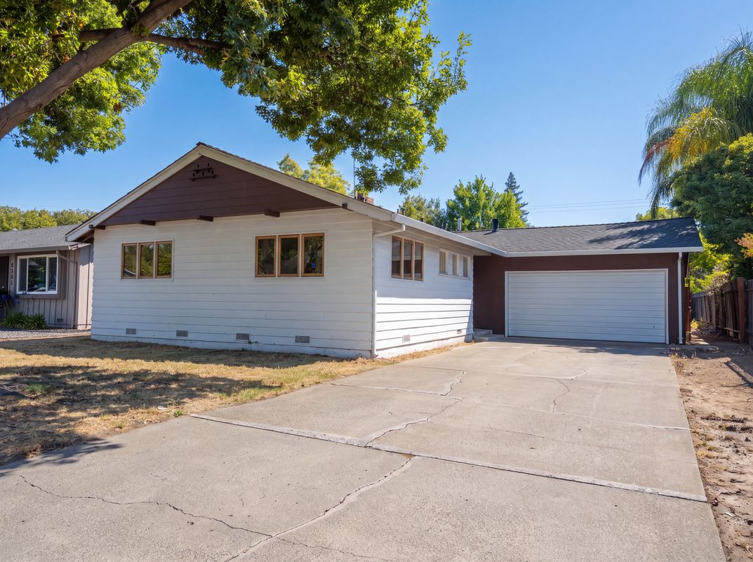 Property photo 1 of 5351 Bonniemae Way
