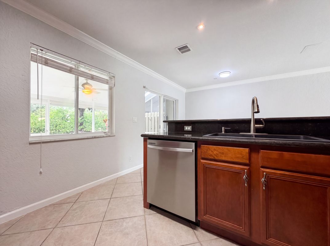 Photo 8 of 24 of 1480 SW 47th Ave, Deerfield Beach, FL