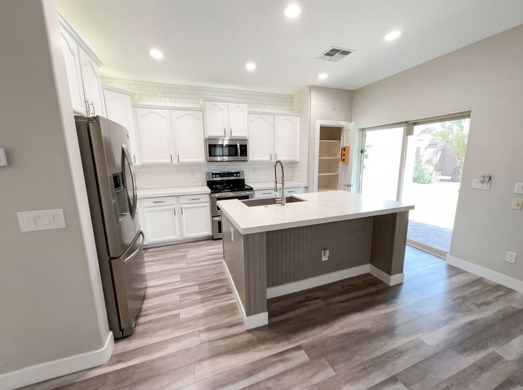 Property photo 2 of 1099 E Sourwood Dr