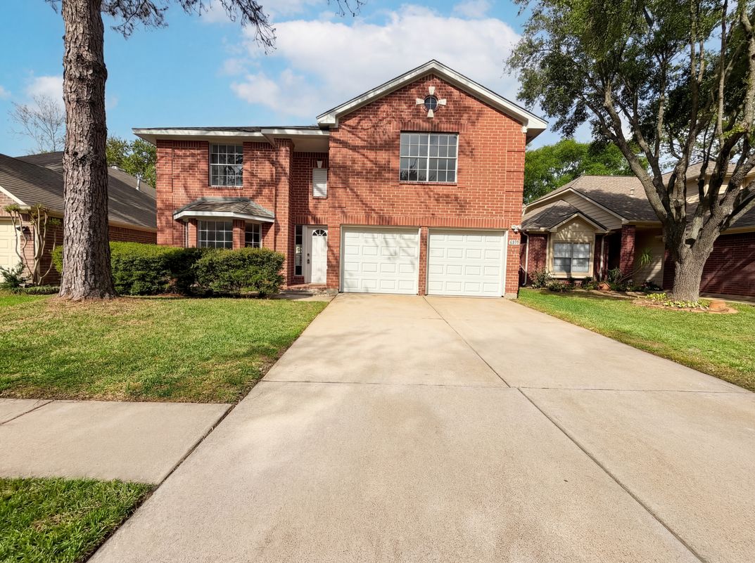 Property photo 1 of 6831 Stratford Park Dr