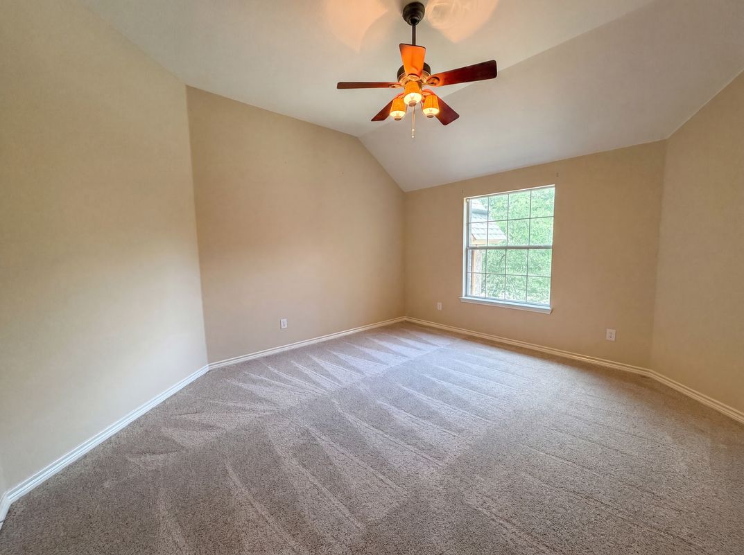 Photo 13 of 25 of 8613 Sunwood Ct, Fort Worth, TX