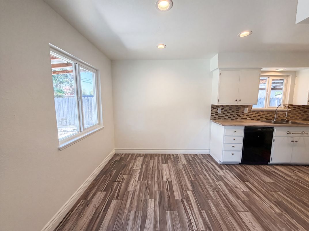 Photo 8 of 31 of 1422 Oakmont Dr, Roseville, CA
