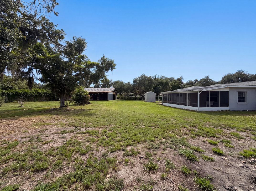 Photo 8 of 34 of 2805 105th St E, Palmetto, FL