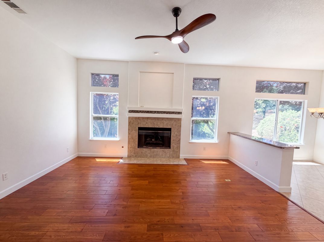 Property photo 3 of 2503 Meredith Pl