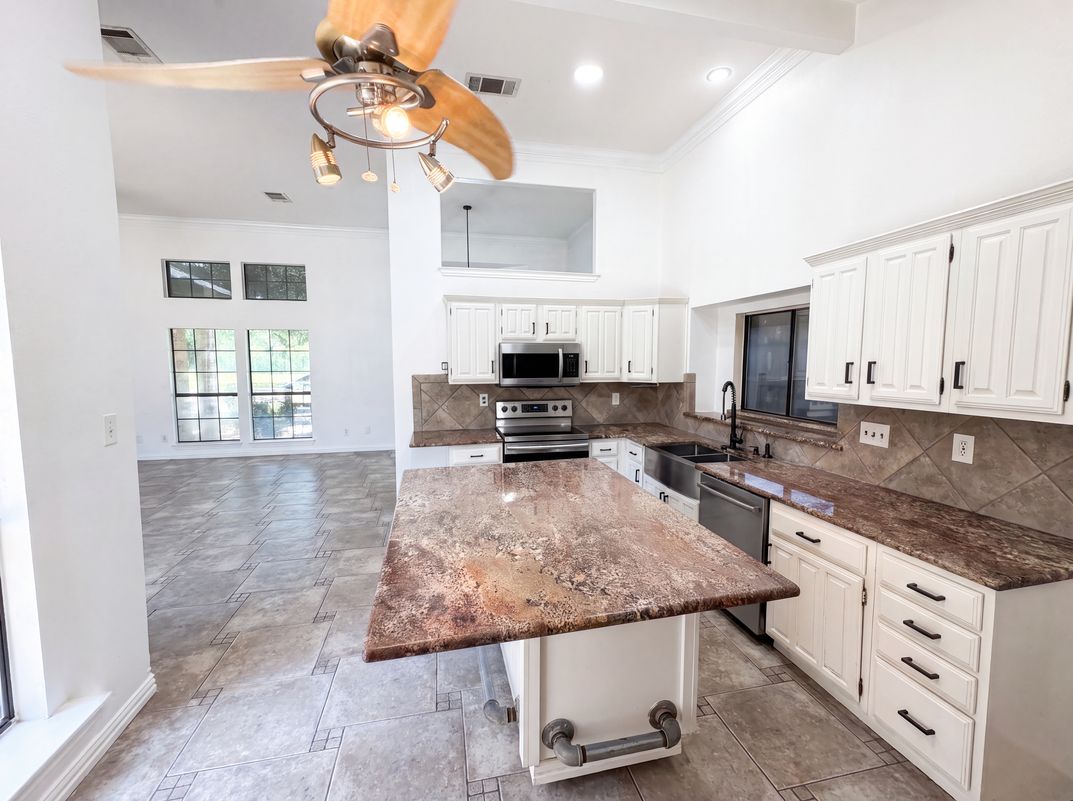 Photo 6 of 18 of 1613 Mullins Dr, Plano, TX