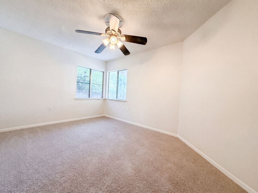 Photo 10 of 16 of 6806 Raintree Frst, San Antonio, TX