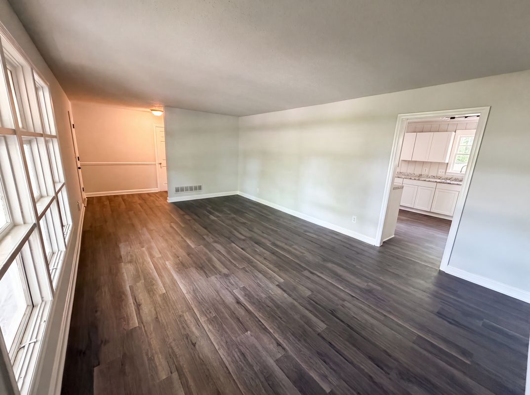 Photo 8 of 27 of 1425 Hollyberry Ln, West Columbia, SC