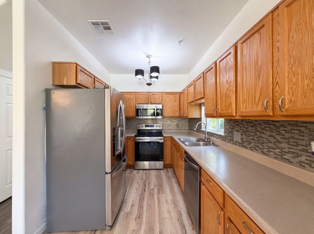 Property photo 2 of 1718 W Colter St Unit 174