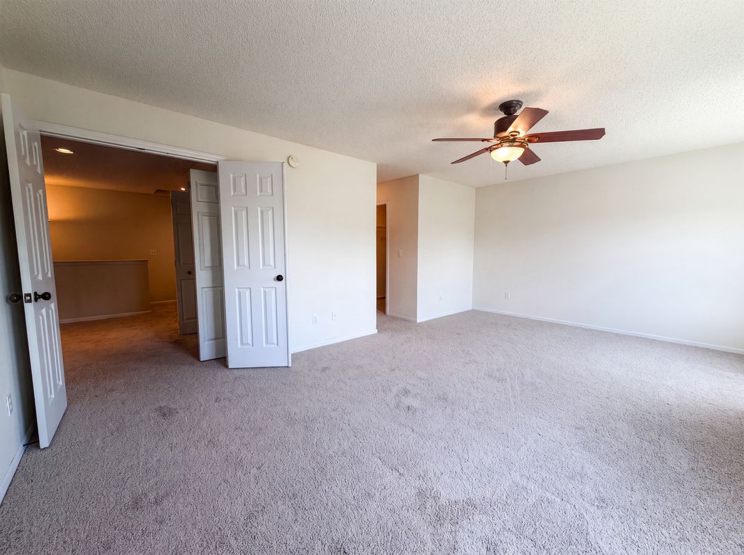 Photo 10 of 21 of 5221 Robin Ln, Farmington, MN