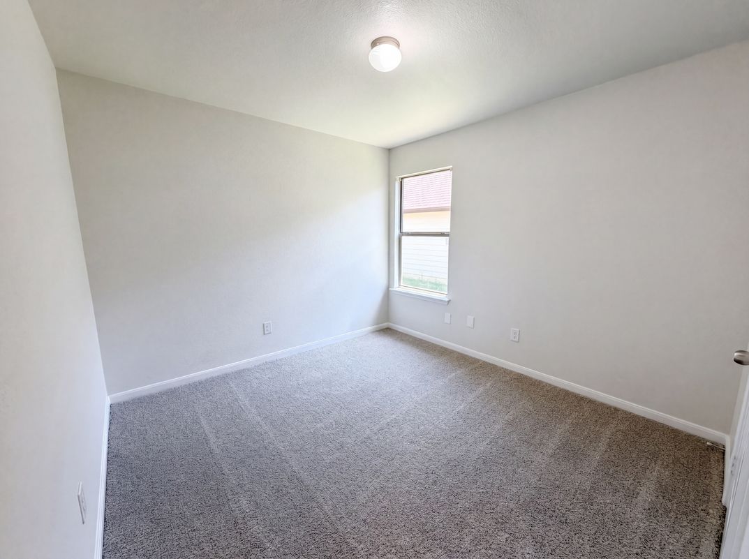 Photo 13 of 18 of 2824 Saint Bernard Dr, Dallas, TX