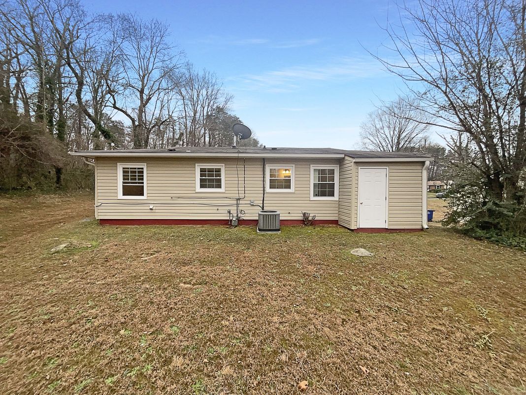 Photo 5 of 17 of 4043 Larkspur Pl, Winston Salem, NC