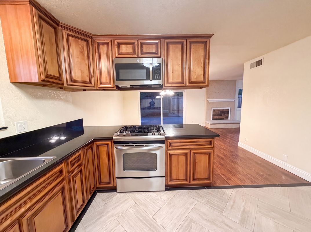 Photo 11 of 27 of 2605 Waterton Way, Sacramento, CA