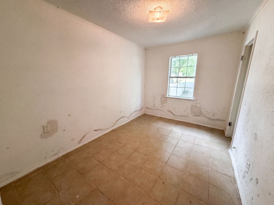 Photo 8 of 16 of 2210 Ben Hur St, Dallas, TX