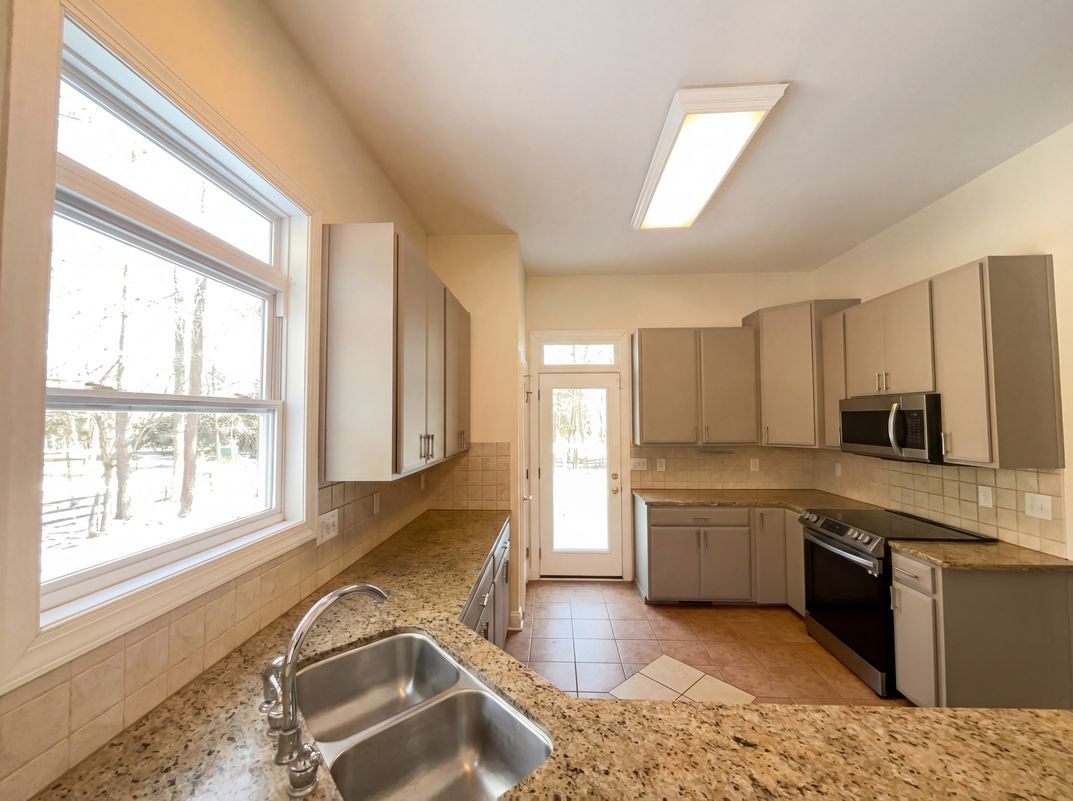 Photo 8 of 20 of 405 Isle Of Pines Rd, Mooresville, NC