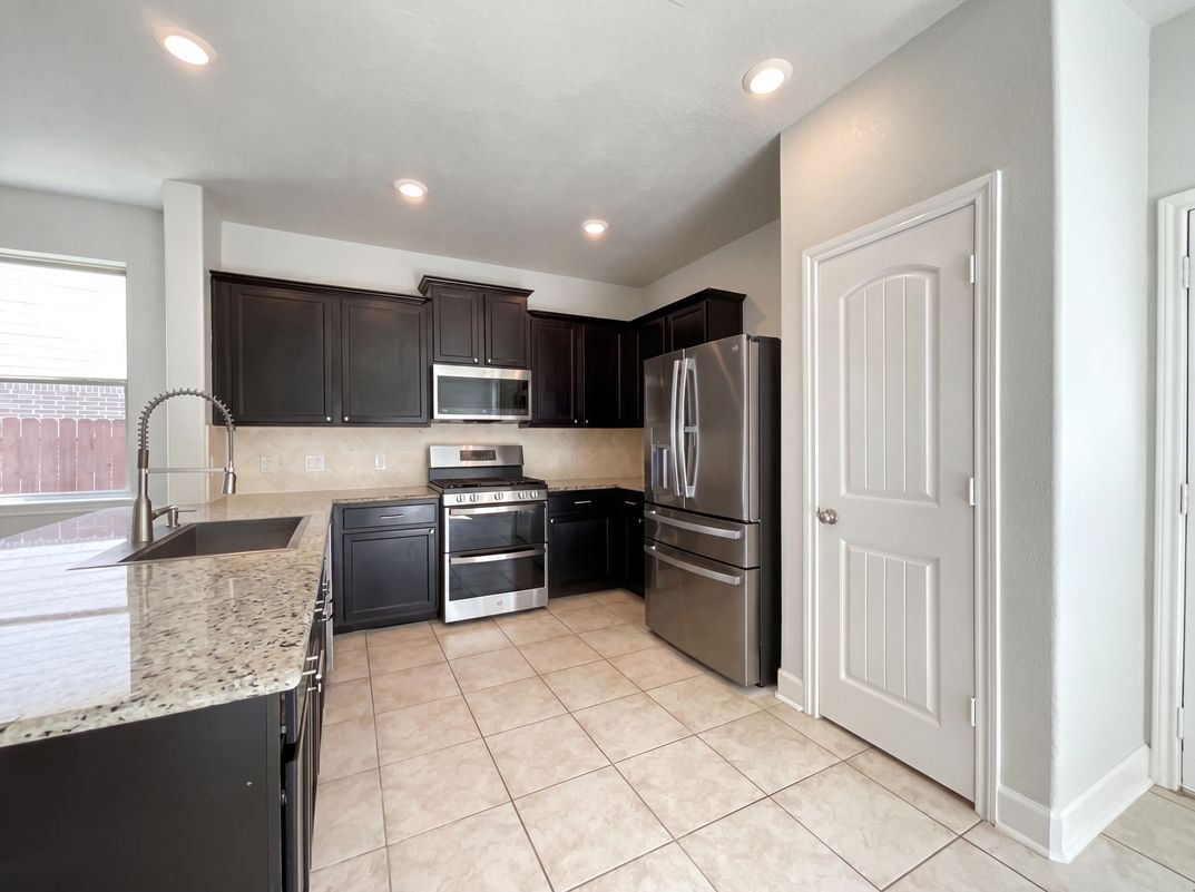 Photo 2 of 17 of 18813 Genova Bay Ct, New Caney, TX