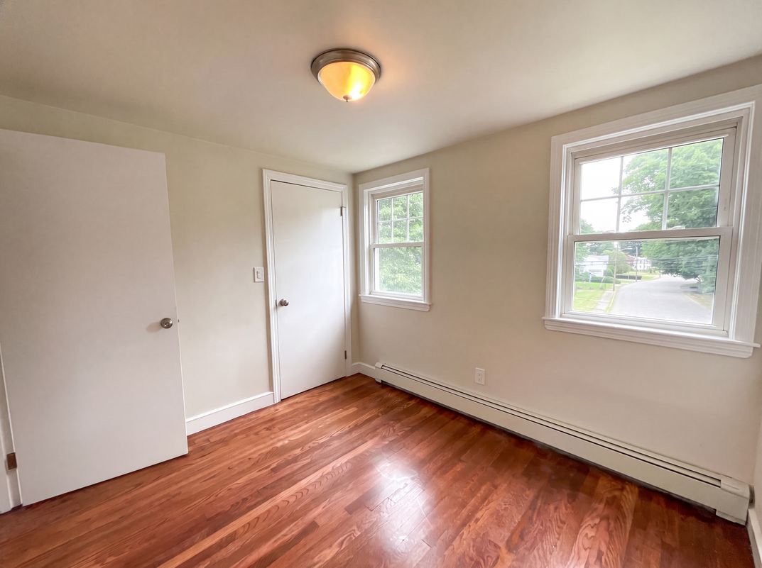 Photo 16 of 28 of 48 Woodlawn St, Randolph, MA
