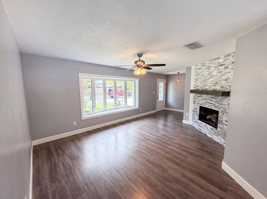 Photo 3 of 33 of 4830 Dunbarton Dr, Orlando, FL