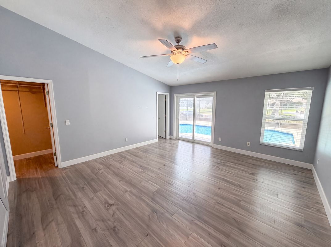 Photo 4 of 32 of 3800 Seminole Dr, Orlando, FL